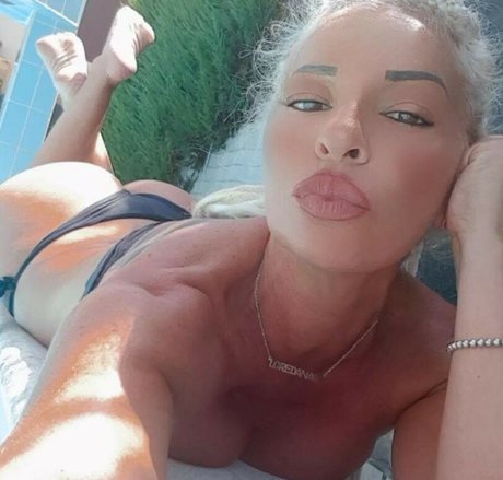 Loredana Modugno セクシーモデル 写真