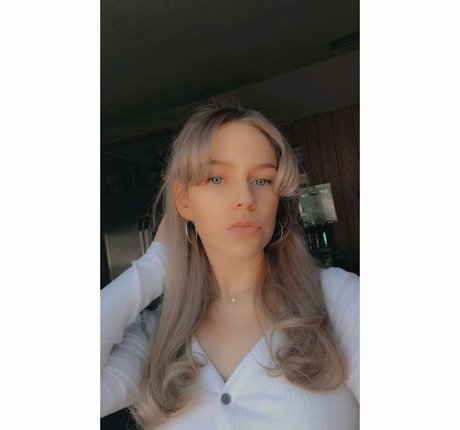 妊娠中のヌードオンリーファンズ ホット裸 写真
