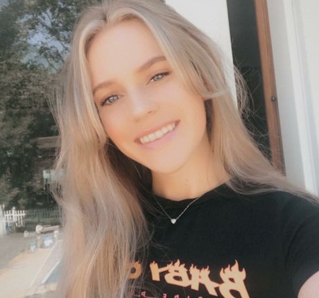 Alyssa Bryanne セクシーなポルノスター 写真