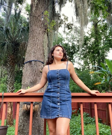 Alondra Larson 最高の女優 ギャラリー