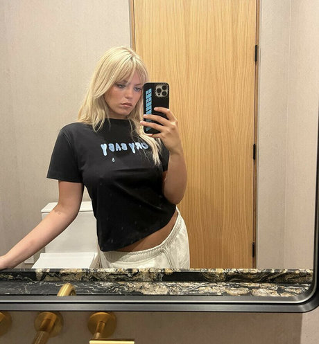 Renee Rapp HDモデル 画像