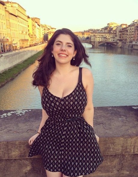 Emily Helen Barry 素敵なスター 写真
