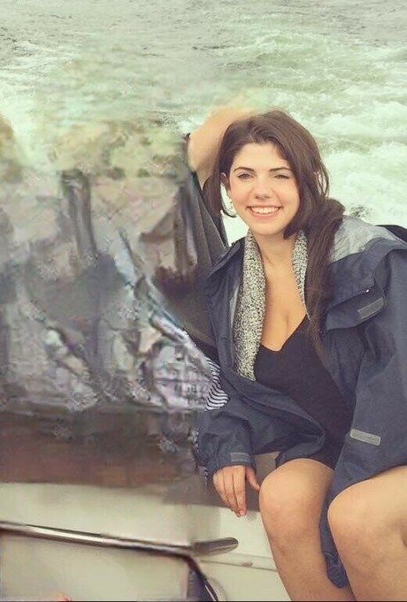 Emily Helen Barry 最高の女優 画像