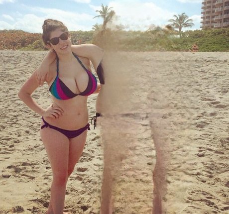 Emily Helen Barry かわいいポルノスター 写真