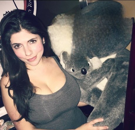 Emily Helen Barry ポルノスター セックス アーカイブ