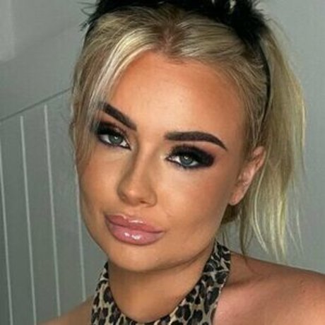 emilymrlor セクシーなポルノスター 写真