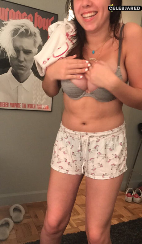 Samantha Lipstein ホットなスター アーカイブ