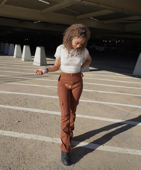 Lexi Vee セクシーモデル 写真