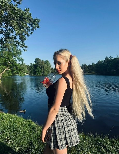 chloe lust セックス女優 写真