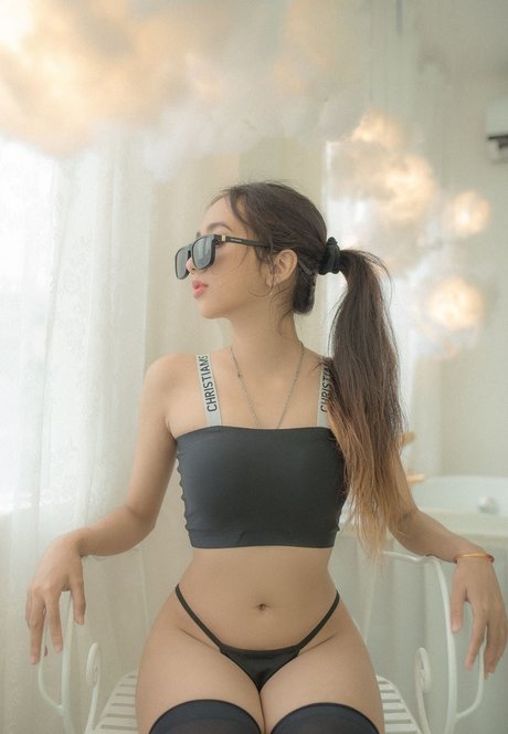 Mercury Nguyen 高品質モデル 写真