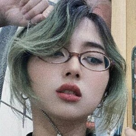 Mercury Nguyen 裸のスター 写真