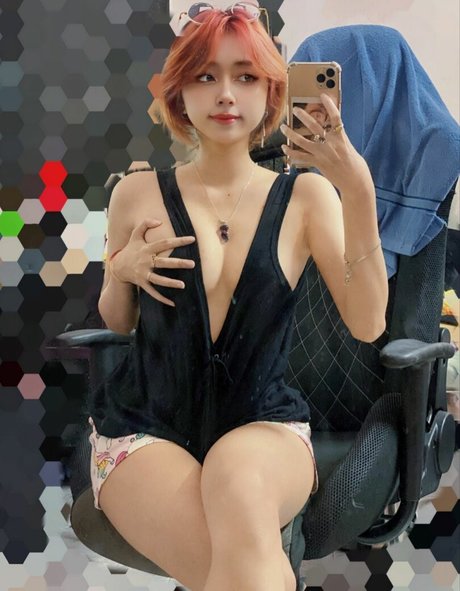 Mercury Nguyen 裸のモデル 写真