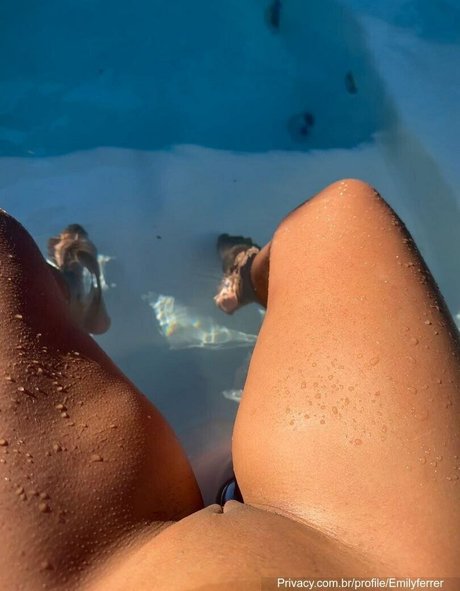 Emily Ferrer ポルノスター パーフェクト 写真