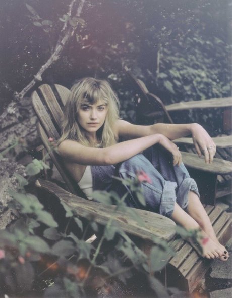 Imogen Poots ヌードモデル 写真