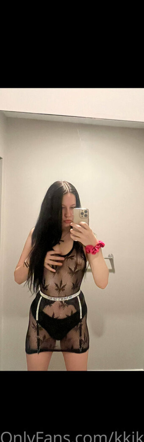 kkikikash 高品質モデル 写真