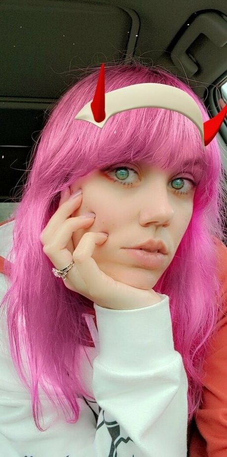 brattty succubus ポルノスター 写真