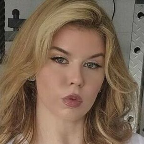 Sophie Larissa Weiss 裸の女優 写真