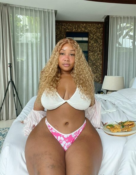 eatmahkandyfree アダルトスター 写真