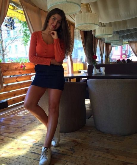 Valeriia Simavonian ポルノスター セックス 写真