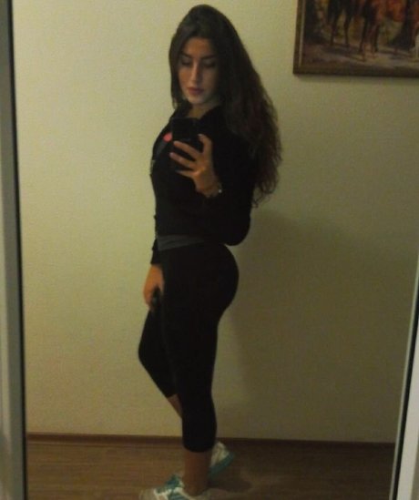 Valeriia Simavonian かわいいモデル 写真