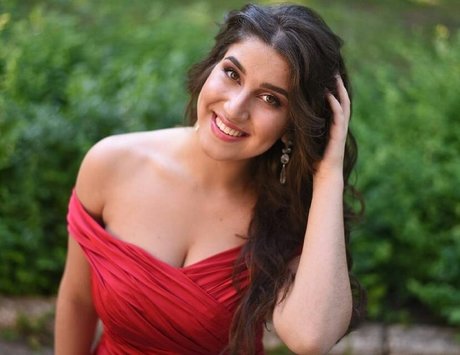 Valeriia Simavonian アートモデル 写真