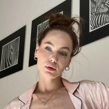 Vikkiraw エロティックなスター 写真
