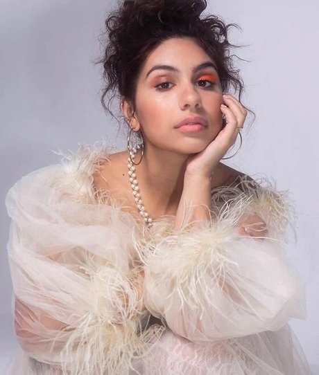Alessia Cara アダルトモデル 写真