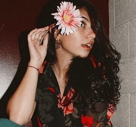 Alessia Cara アダルトモデル 写真