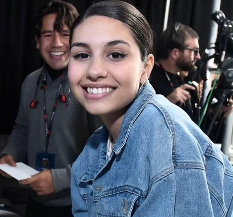 Alessia Cara 裸の女優 写真