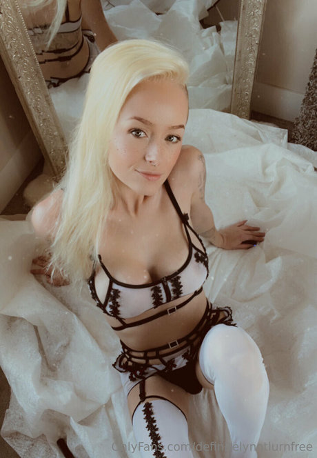 definitelynotlurn ポルノ女優 画像