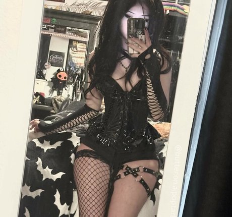 ゲイのインフルエンサーOnlyFans ヌード 写真