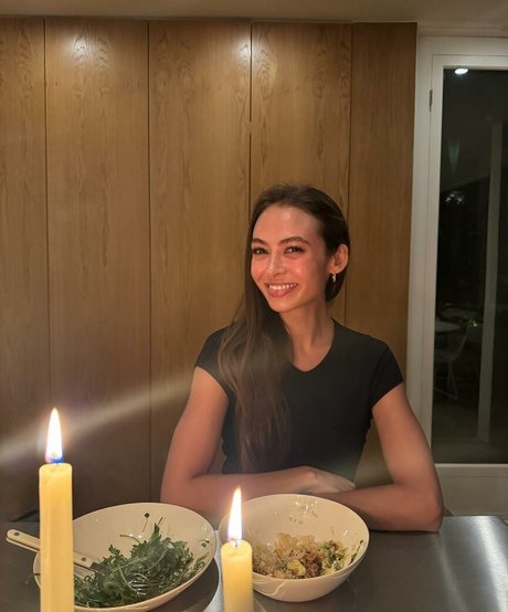 Emily Oberg スター 裸 写真