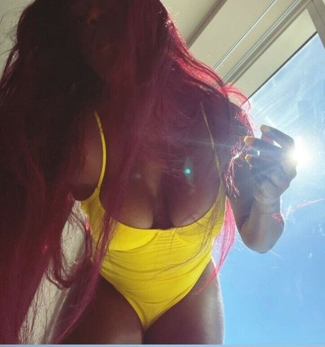 Trinity Fatu 無料スター 画像