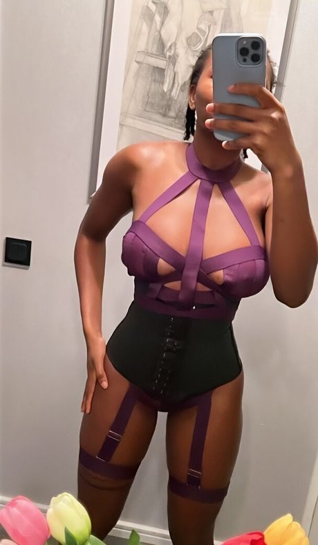 a desuwa エロティックモデル 写真