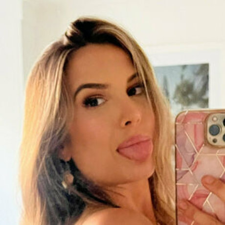 Love Island Millie ポルノスター パーフェクト 画像