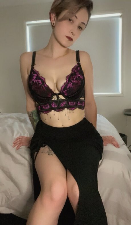 Littlesin16 エロティックなポルノスター ギャラリー