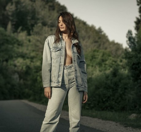 Shira Aizner アート女優 ギャラリー