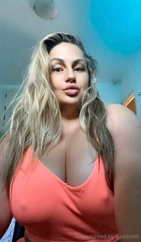 baddiemi 美しいポルノスター 写真