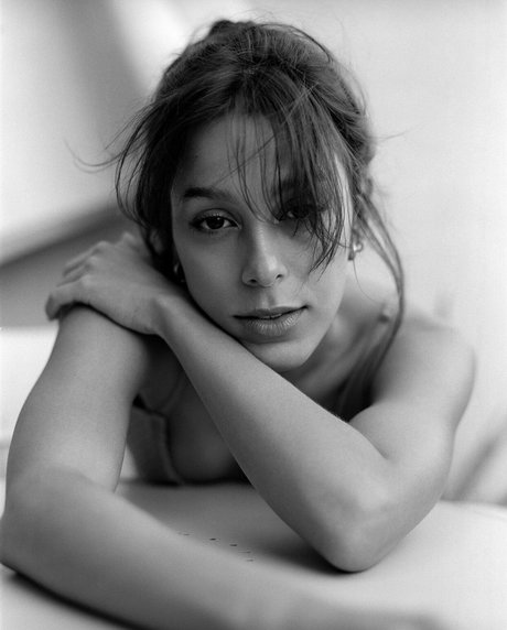 Izzy Rocha スター ヌード 画像