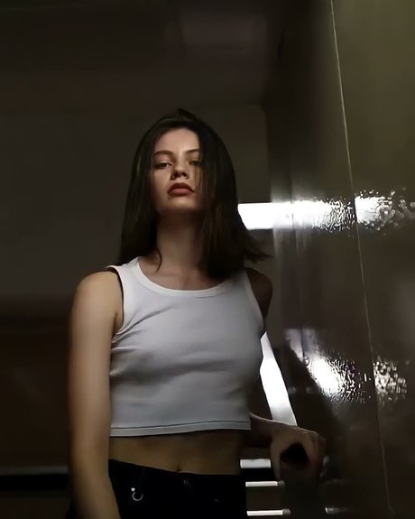 Jordan Mcewen 裸のスター 写真