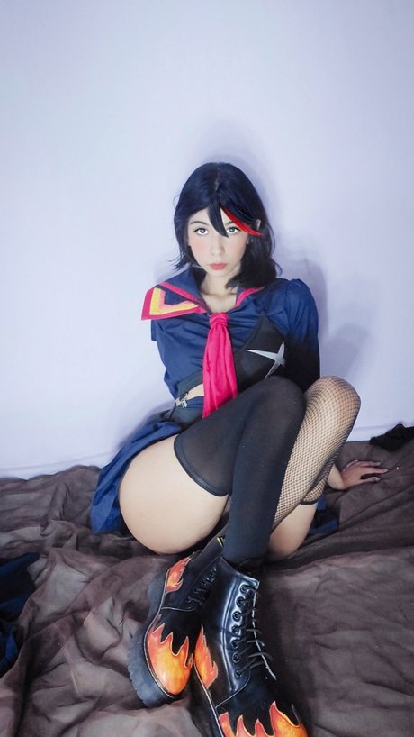 Lily waifu アダルト女優 写真