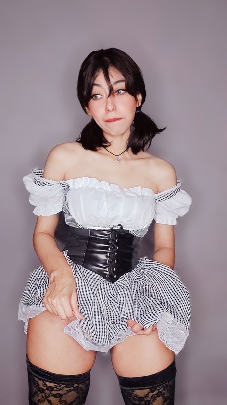 Lily waifu 完璧な女優 写真