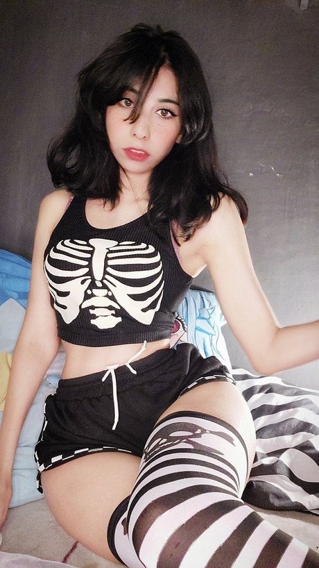 Lily waifu ヌードモデル 写真