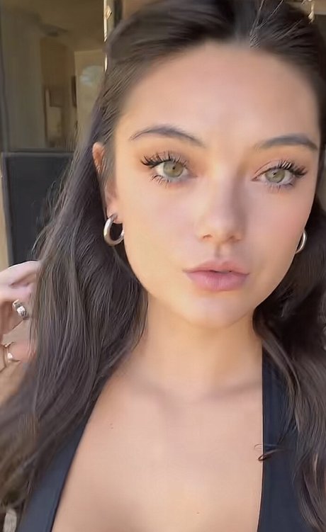 Kaitlyn Nguyen ポルノスター 写真