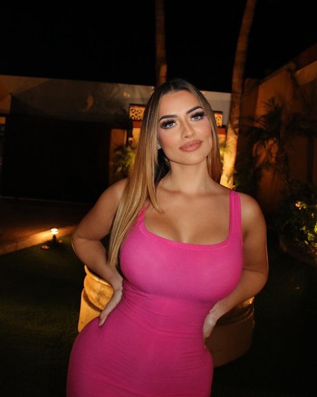 Olivia Johnson ヌードモデル 写真