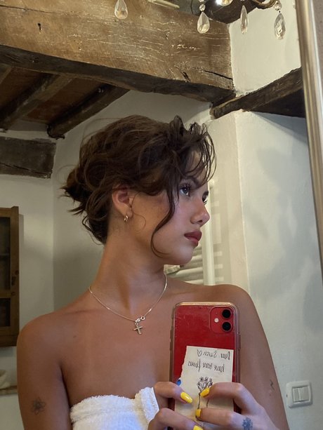 Saoirse Alicia Behzadi セクシーモデル 写真