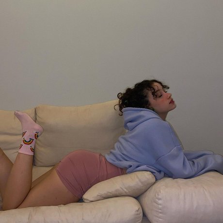 ティーンの若いOnlyFans 無料ヌード 写真