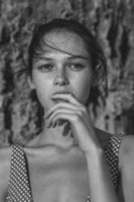 Naomi Stevens 美しいスター 写真