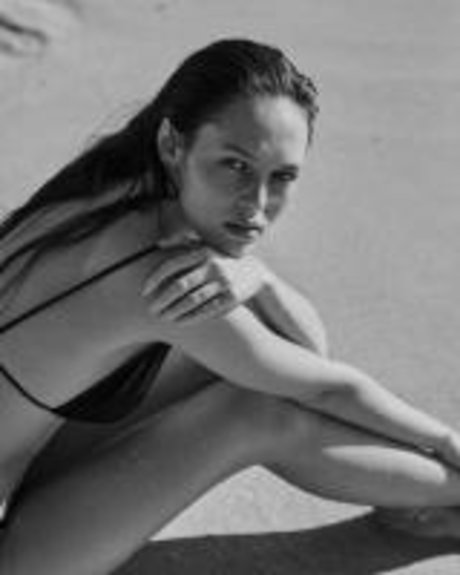 Naomi Stevens 無料女優 ギャラリー