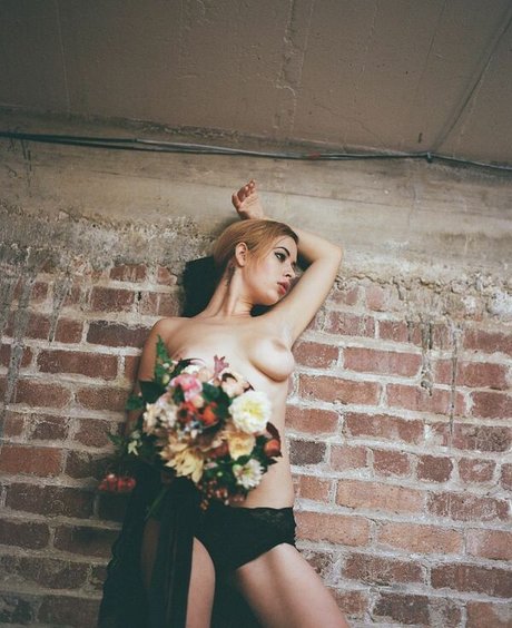 Uli Krown  エロティック女優 写真